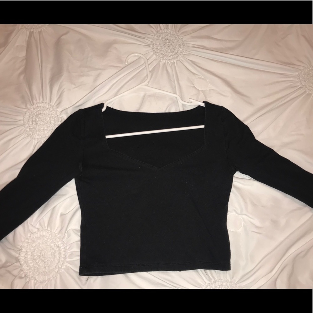 long sleeve v neck crop top